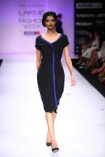 Model walk the ramp for Komal Sood, Pernia Qureshi show at Lakme Fashion Week Day 2 on 4th Aug 2012 (158).JPG